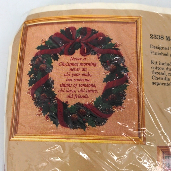 The Creative Circle Needlecraft Kit #2338 Memories Christmas Wreath NOS 1987 - Picture 2 of 6
